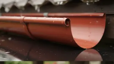 Видео: Желоб круглый L=3 м Aquasystem Rooftop Drain PU 150/100 мм
