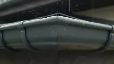 Видео: Угол желоба внешний 135 гр Aquasystem 125/90 мм Pural Matt RR 23 Темно-серый