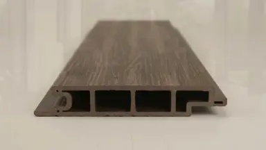 Видео: Террасная доска из ДПК SW Padus радиальный распил «SaveWood» темно-коричневый