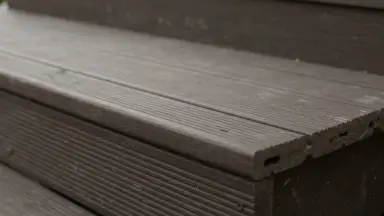 Видео: Ступени из ДПК Deckron полнотелая Венге