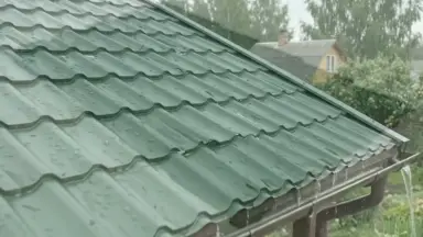 Видео: Металлочерепица GL квадро профи 0,5 Quarzit lite RAL 6005 зеленый мох