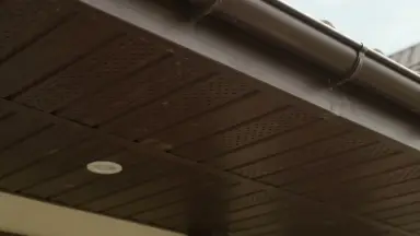 Видео: Софит к сайдингу ПЕРФОРАЦИЯ ПО ЦЕНТРУ TECOS ТЁМНЫЙ-КАШТАН