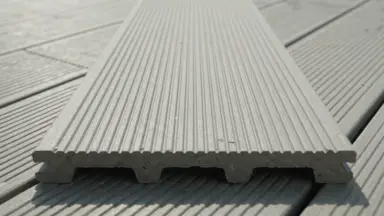 Видео: Террасная доска из ДПК RusDecking Unodeck Titanio - Серый